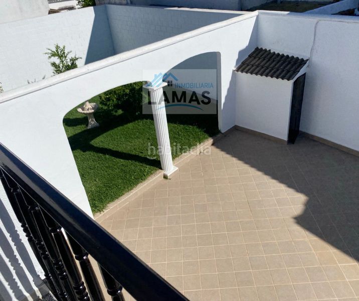 Foto 078be8b6-8ca2-4245-bf8e-bf81f0e28ad2. Chalet exclusivo chalet con jardín y piscina en Talayuela