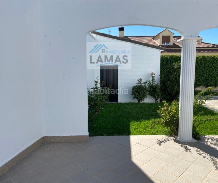 Foto 3ca4dc29-bba1-44bc-a3c5-e33d9f845f5c. Chalet exclusivo chalet con jardín y piscina en Talayuela