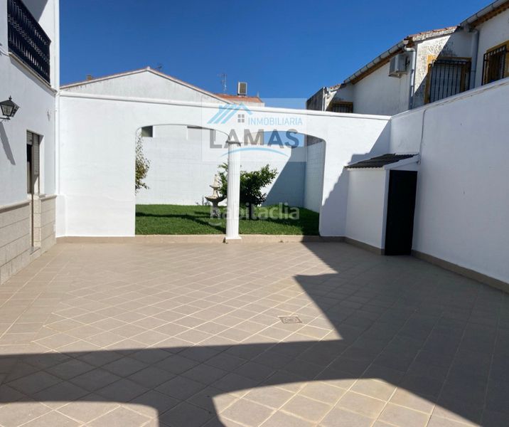 Foto 421895ce-2d55-4a01-8b3e-862b0172d920. Chalet exclusivo chalet con jardín y piscina en Talayuela