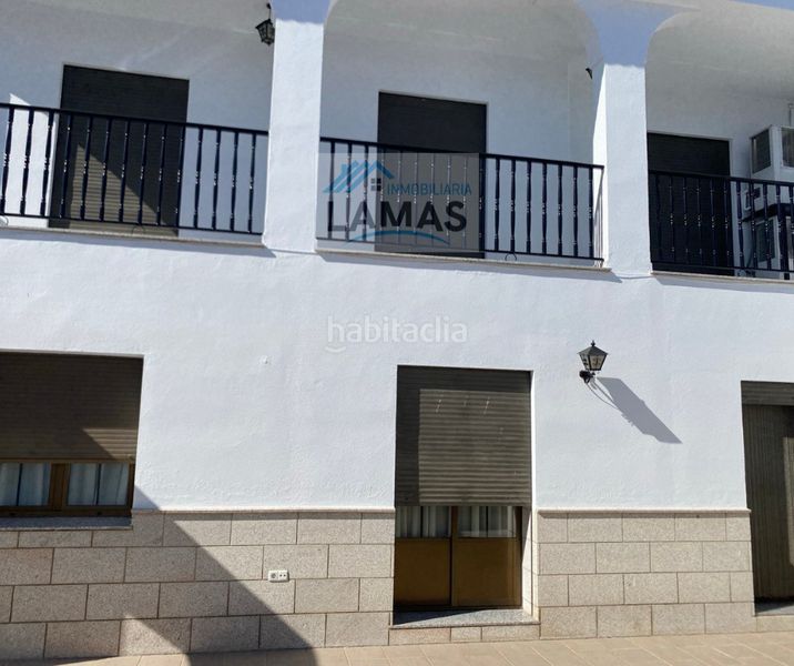 Foto 57f0ea48-a423-4fed-802e-df375c863c02. Chalet exclusivo chalet con jardín y piscina en Talayuela