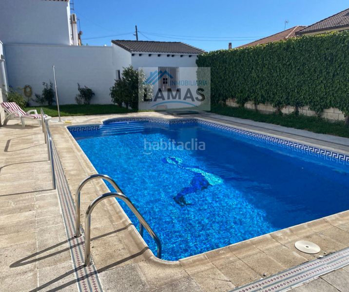 Foto 6668c78b-b1d5-4cc5-b51e-fc544f0c82ba. Chalet exclusivo chalet con jardín y piscina en Talayuela