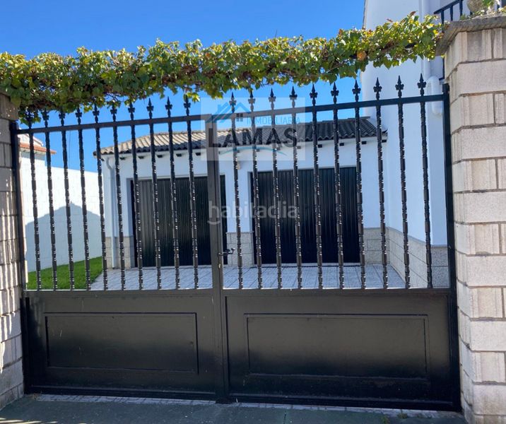 Foto 6ec9a10d-081d-4207-83b8-62cd04b07af4. Chalet exclusivo chalet con jardín y piscina en Talayuela