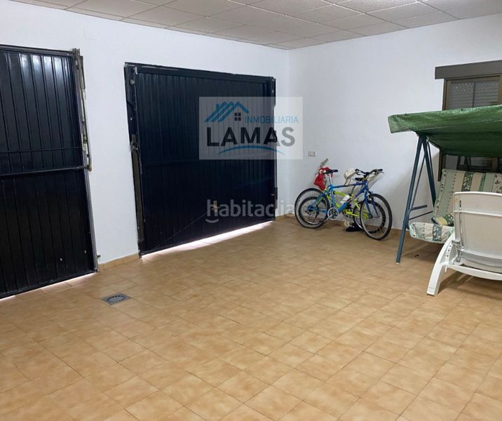 Foto 9c4c4c42-e715-4ffc-86a6-20b48e63f67e. Chalet exclusivo chalet con jardín y piscina en Talayuela