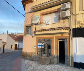 Édifice à Calle eliseo ruiz corisco 3. Edificio-casa con local de negocio en casatejada