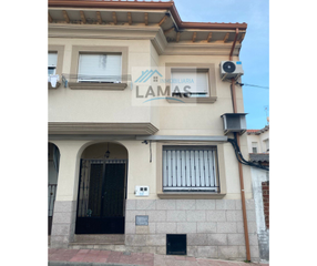 Casa adossada a N/a. Casa seminueva de dos plantas en talayuela