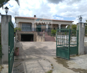 Masia a Talayuela. Parcela rústica con dos viviendas en talayuela