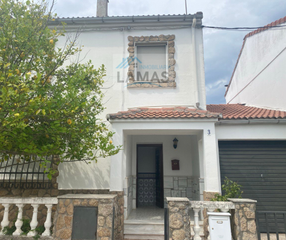 Xalet  Plaza del rollo. Casa con patio y garaje en rosalejo