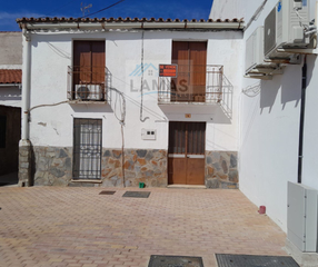 Casa a Saucedilla. Casa con troje en saucedilla