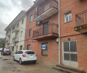 Appartement à Calle linares verdes 11. Piso de planta baja en navalvillar de ibor