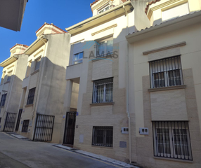 Casa adossada en Ronda sur 57. Chalet adosado con garaje en navalmoral