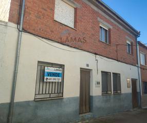 Maison à Calle del madroño 12. Casa en valdelacasa