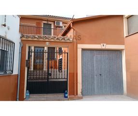 Casa a Plaza de la constitución 10. Casa con patio en peraleda de la mata