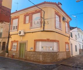 Maison à Calle guzmán el bueno 2. Casa en buen estado en navalmoral