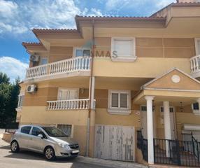 Casa adossada a Calle miguel delibes 2. Chalet adosado con garaje en navalmoral