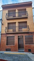 Casa  Plaza mayor 13. Casa de tres plantas en la plaza mayor de malpartida de plasenci