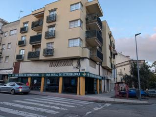 Lloguer Local Comercial a Plaza sánchez arjona 3. Local en la cruz de los caídos de navalmoral