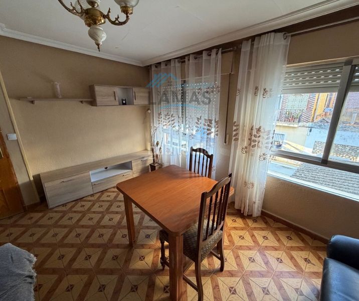 Foto f8fbd717-55f2-4d4c-82a9-625b49fd64f7. Pis a calle padilla 12 a Talayuela