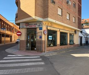 Local Comercial  Avenida constitución 2. Local - armería en navalmoral