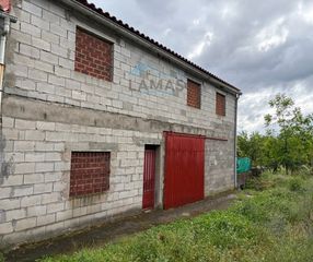 Bâtiment à usage industriel à Calle fuente vieja 36. Nave de dos plantas con patio en losar de la vera