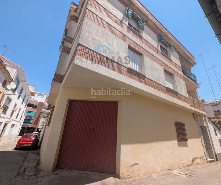 Foto e86b45e7-ff22-472f-8fe1-edc257870e70. Edifici a calle josé zorrilla 6 a Navalmoral de la Mata