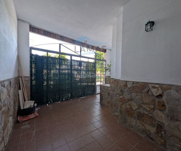 Foto d541f2d2-e3c6-46c3-8530-fc6e01a5e75c. Maison jumelée dans calle deporte 39-a dans Navalmoral de la Mata