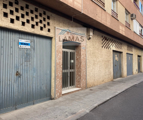 Local commercial à N/a. Local-garaje de 30 m2 en navalmoral de la mata
