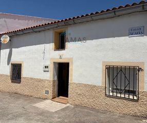 Haus  Calle acacia 9. Casa con patio en casatejada
