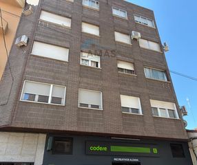 Flat  Calle antonio m' concha 50. Piso en la calle principal de navalmoral
