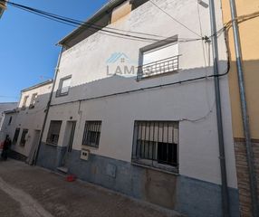 Casa  Travesia del emigrante 7. Casa con amplia terraza en valdelacasa