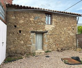 Mas à Jarandilla de la Vera. Parcela con construcción en jarandilla de la vera