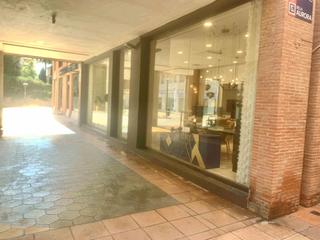 Location Local commercial en San Miguel. Local espectacular  esquina premium en el corazn de murcia