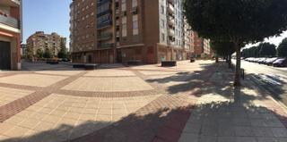 Locale commerciale in Ronda Sur 36