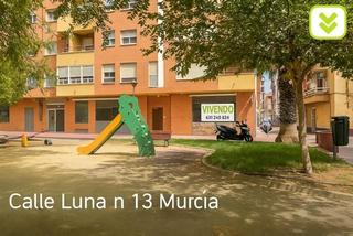 Local Comercial en Calle de la Luna 35