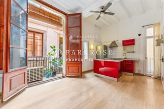 Pis  Calle de les candeles. Amplio y espacioso inmueble de 61m2 con balconera en ciutat vell