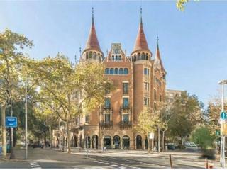 Lloguer Local Comercial  Diagonal. Alquiler local comercial casa de les punxes