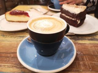 Lloguer Local Comercial  Provenza. Cafetera en traspaso a tres pasos de sagrada familia