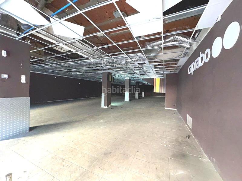 Foto 2f2a7b53-2c33-4bda-a8ba-e99fc96e1b89. Location local commercial dans Carmel Barcelona