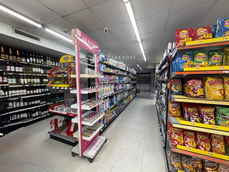 Foto 0a2941a6-e74b-4c8b-967a-bca471130804. Local comercial a Dreta de l´Eixample Barcelona