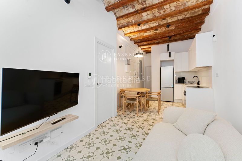 Foto f0cdc65b-1f44-47c8-830f-e3925975e48f. Pis a Gòtic Barcelona