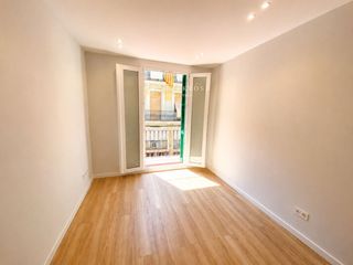 Flat  Vilardell. Espectacular piso de planta principal reformado con balcón de 78