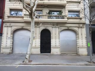 Local Comercial  Diputacio. Local comercial con terraza en venta en rentabilidad cerca de la