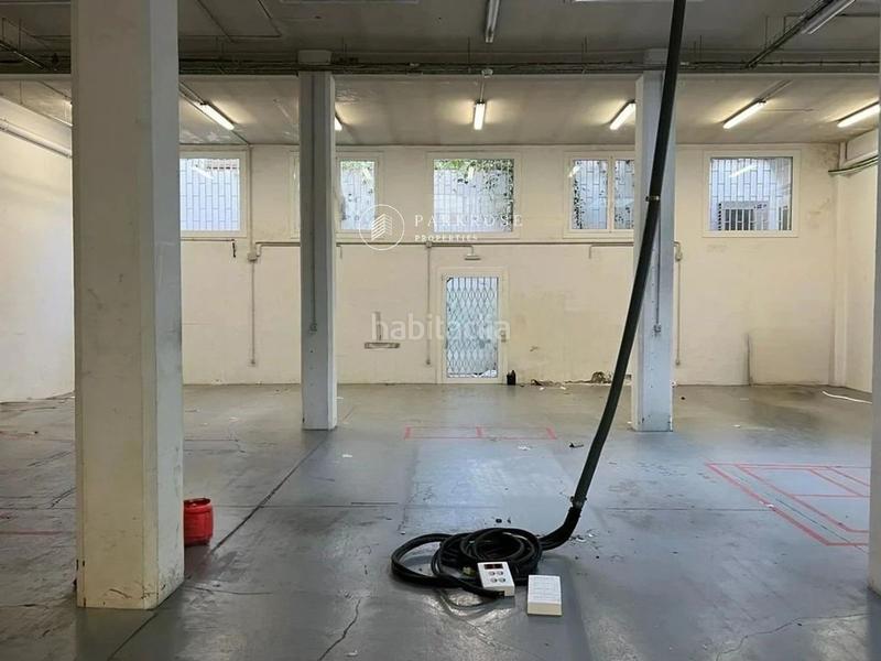 Foto b91966b6-30b0-47fc-a0b1-9da72f972196. Geschäftsraum in Fort Pienc Barcelona