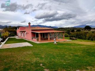Masia a Los Llanos. Casa con terreno en el padron