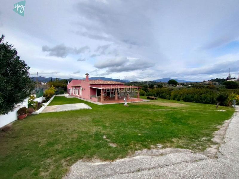 Foto b5d5baa5-f84d-4a29-8134-b1cfcf947514. Country house in Los Llanos Estepona