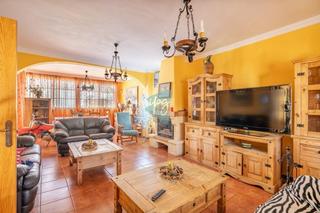 Casa adossada a San Pedro de Alcántara Pueblo. Exclusiva villa adosada de lujo en san pedro de alcántara espaci