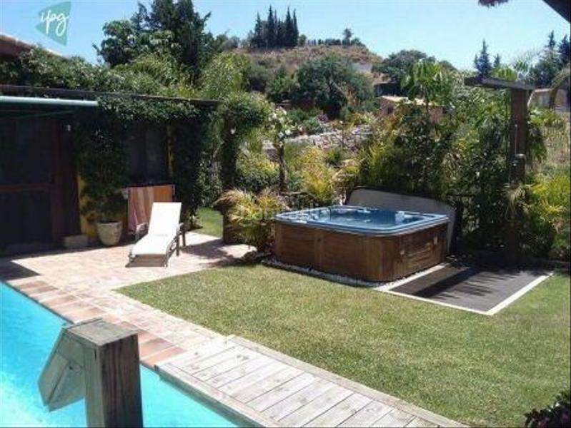 Foto dd747f84-4766-4fbb-875f-8df500efcdc3. Chalet en Las Lomas Estepona
