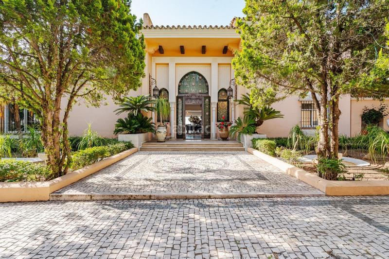 Foto 06f00ffe-e09f-42c6-9a2b-a2304ec69927. Chalet with parking pool in El Velerín Estepona