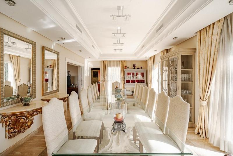 Foto 166a0795-4ff4-419d-9e41-7cb2cb406010. Chalet with parking pool in El Velerín Estepona