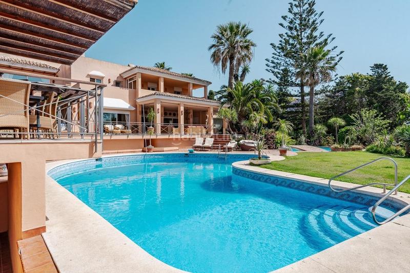 Foto 1fb1841a-2bab-4deb-944d-ca63d650a457. Chalet with parking pool in El Velerín Estepona