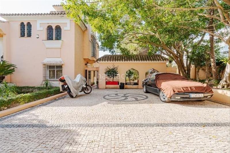 Foto 515fbcc1-0641-4d67-8d9a-2d7f8954fe17. Chalet with parking pool in El Velerín Estepona